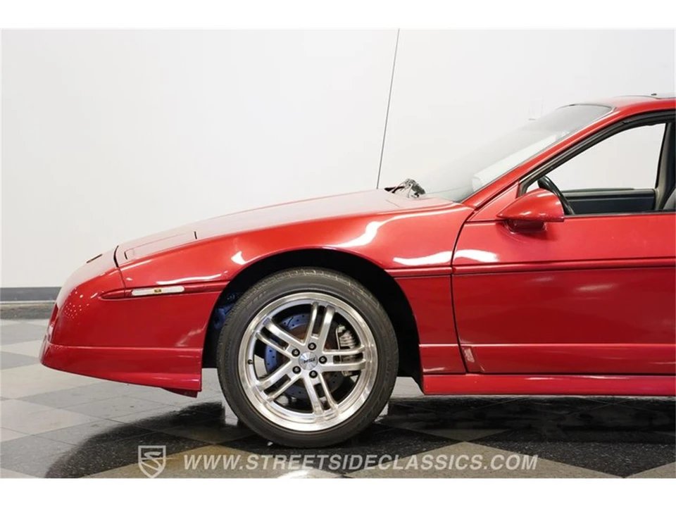 1987 Pontiac Fiero - Image 22 of 31
