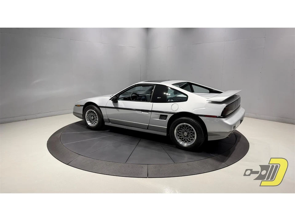 1987 Pontiac Fiero - Image 4 of 31