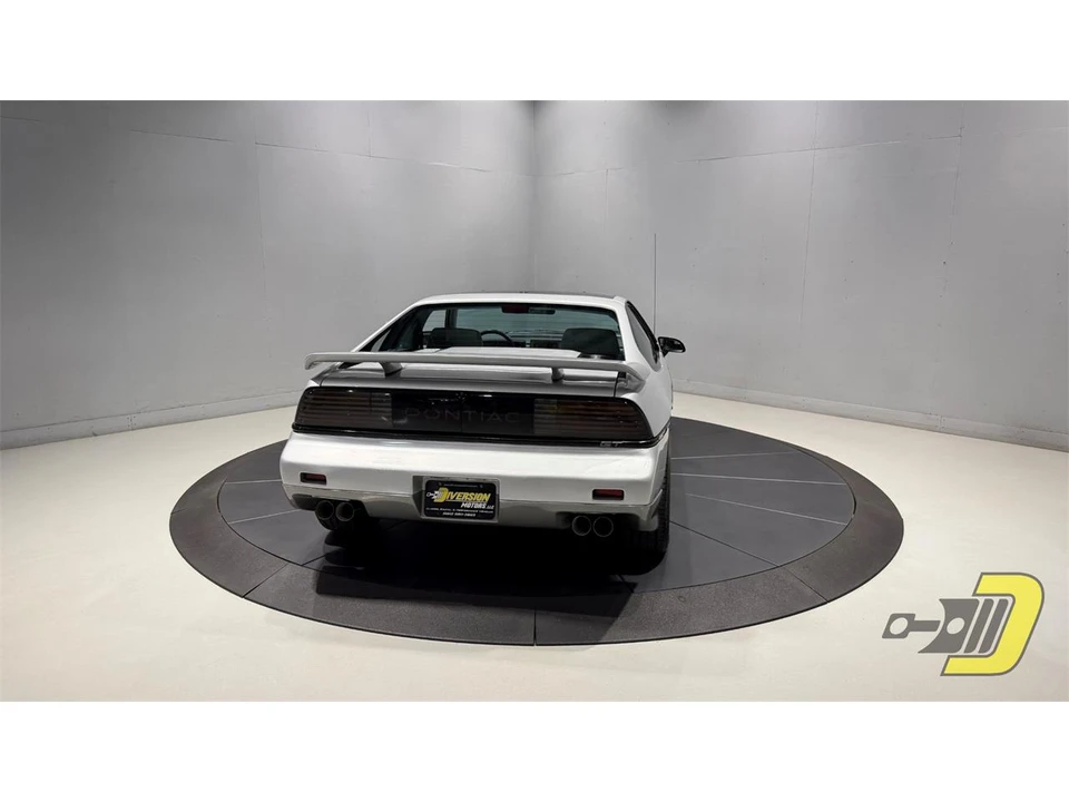 1987 Pontiac Fiero - Image 7 of 31