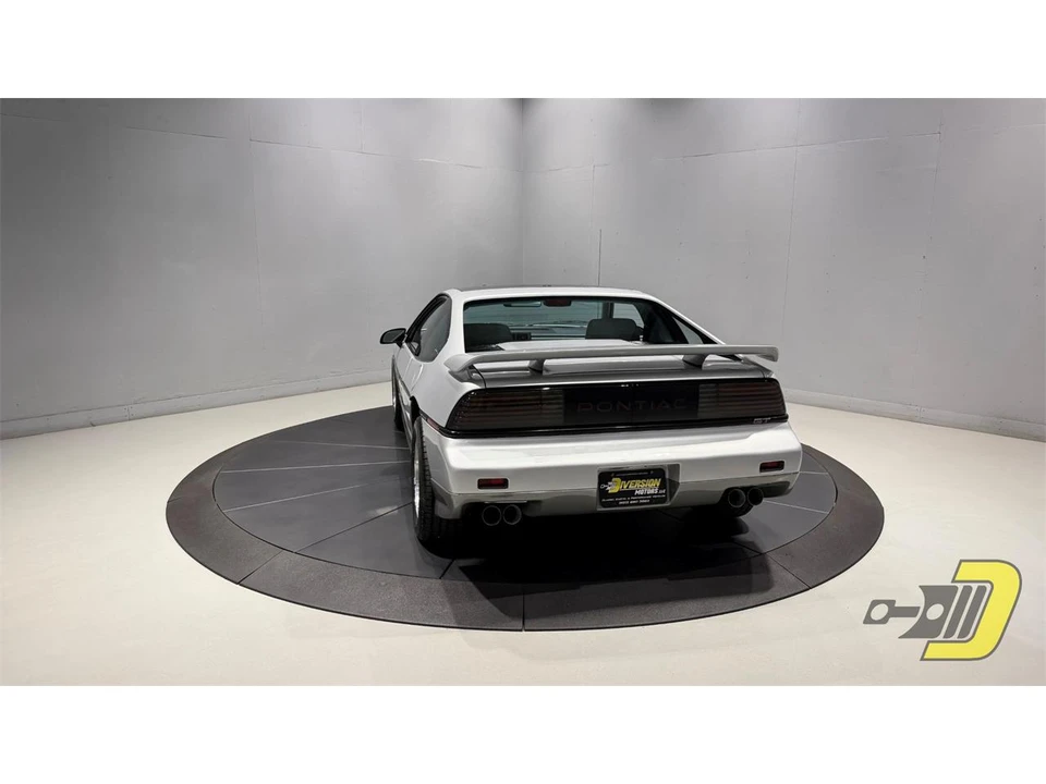 1987 Pontiac Fiero - Image 6 of 31