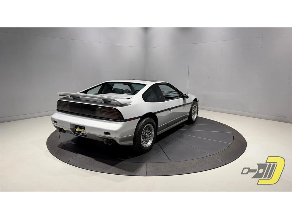 1987 Pontiac Fiero - Image 8 of 31