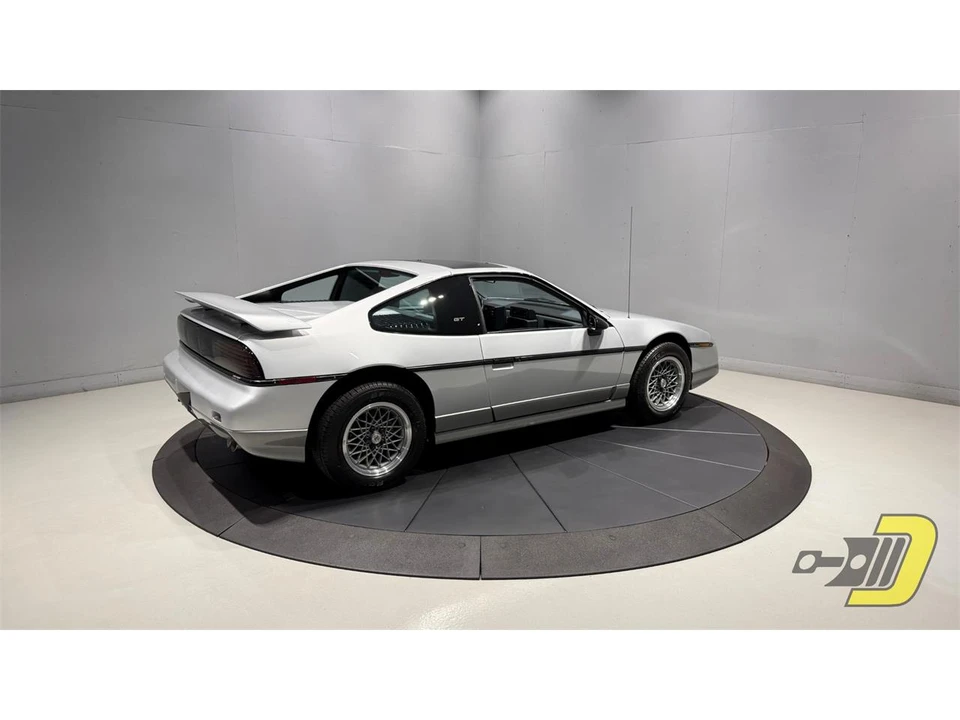 1987 Pontiac Fiero - Image 9 of 31