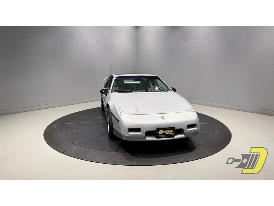 1987 Pontiac Fiero - Image 14 of 31