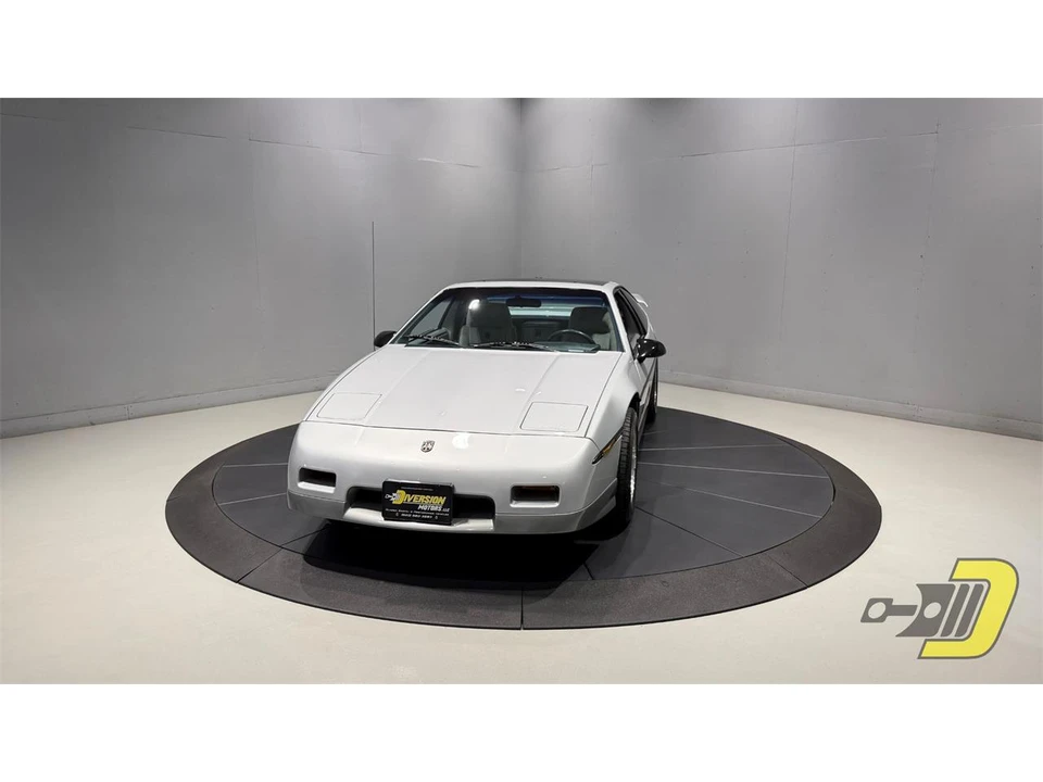 1987 Pontiac Fiero - Image 15 of 31