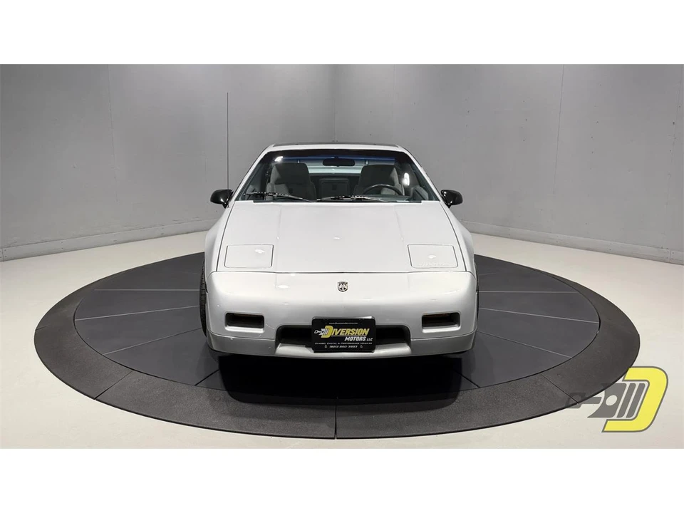1987 Pontiac Fiero - Image 17 of 31