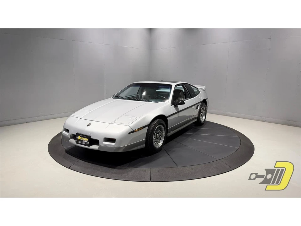 1987 Pontiac Fiero - Image 16 of 31
