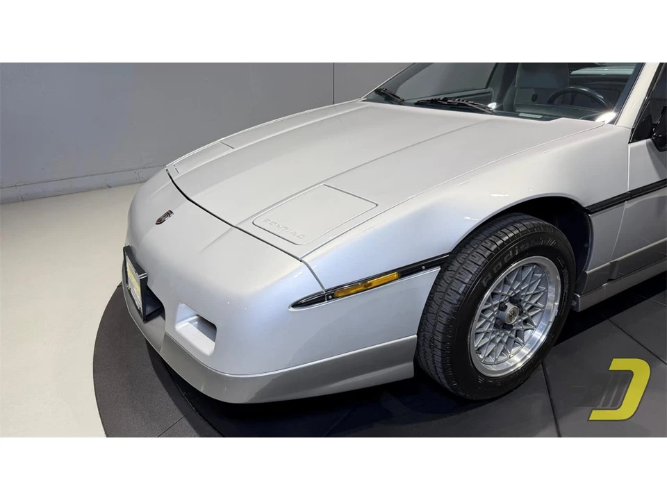 1987 Pontiac Fiero - Image 19 of 31