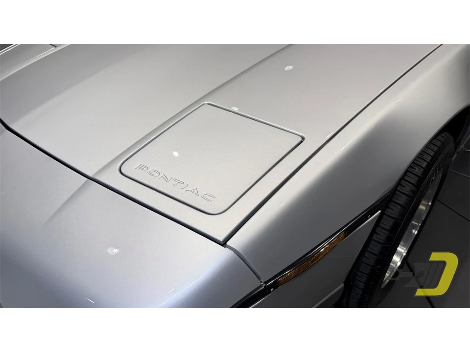 1987 Pontiac Fiero - Image 21 of 31