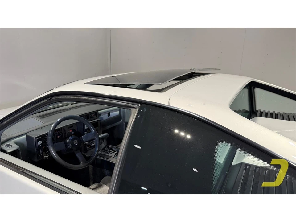 1987 Pontiac Fiero - Image 24 of 31