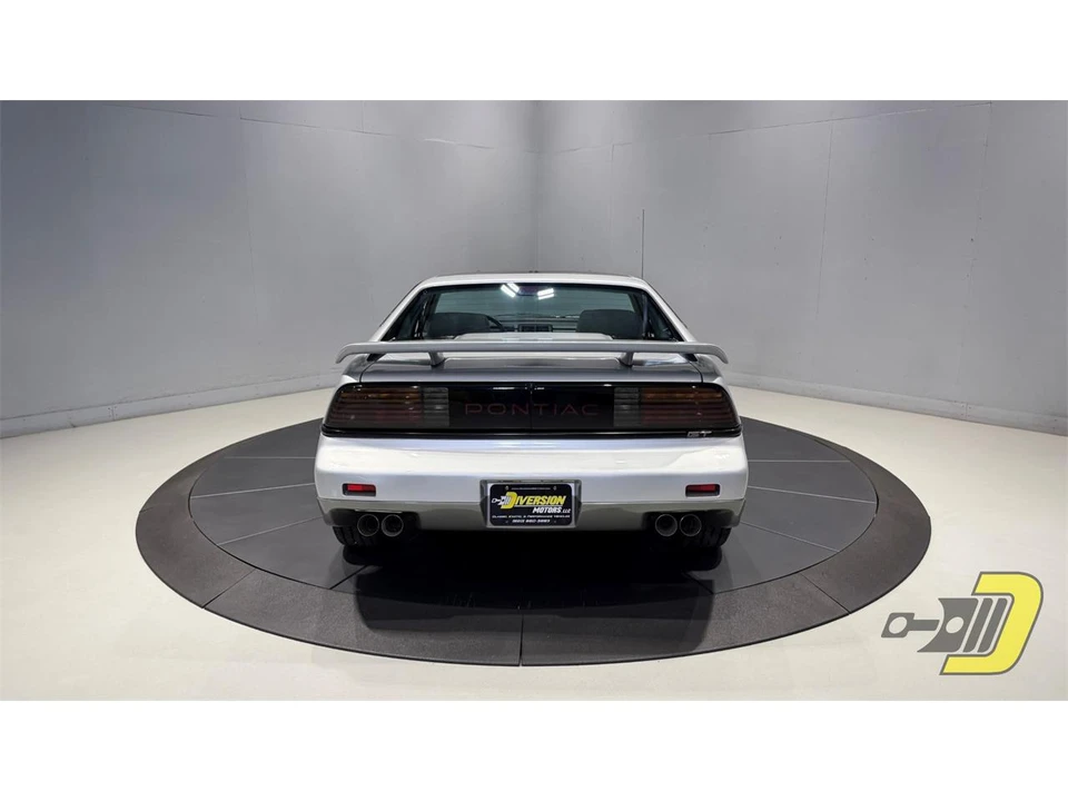 1987 Pontiac Fiero - Image 28 of 31