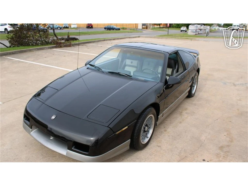 1987 Pontiac Fiero - Image 27 of 31