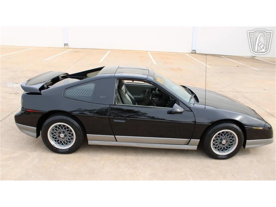 1987 Pontiac Fiero - Image 31 of 31