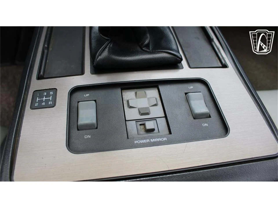1987 Pontiac Fiero - Image 13 of 31
