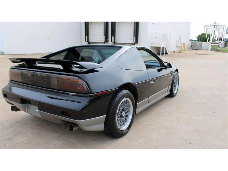 1987 Pontiac Fiero - Image 25 of 31