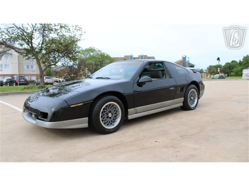 1987 Pontiac Fiero - Image 22 of 31