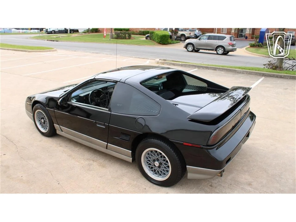 1987 Pontiac Fiero - Image 29 of 31