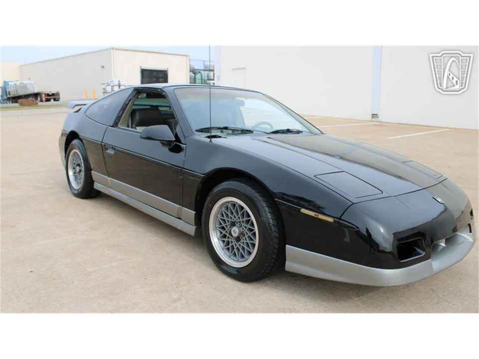 1987 Pontiac Fiero - Image 26 of 31