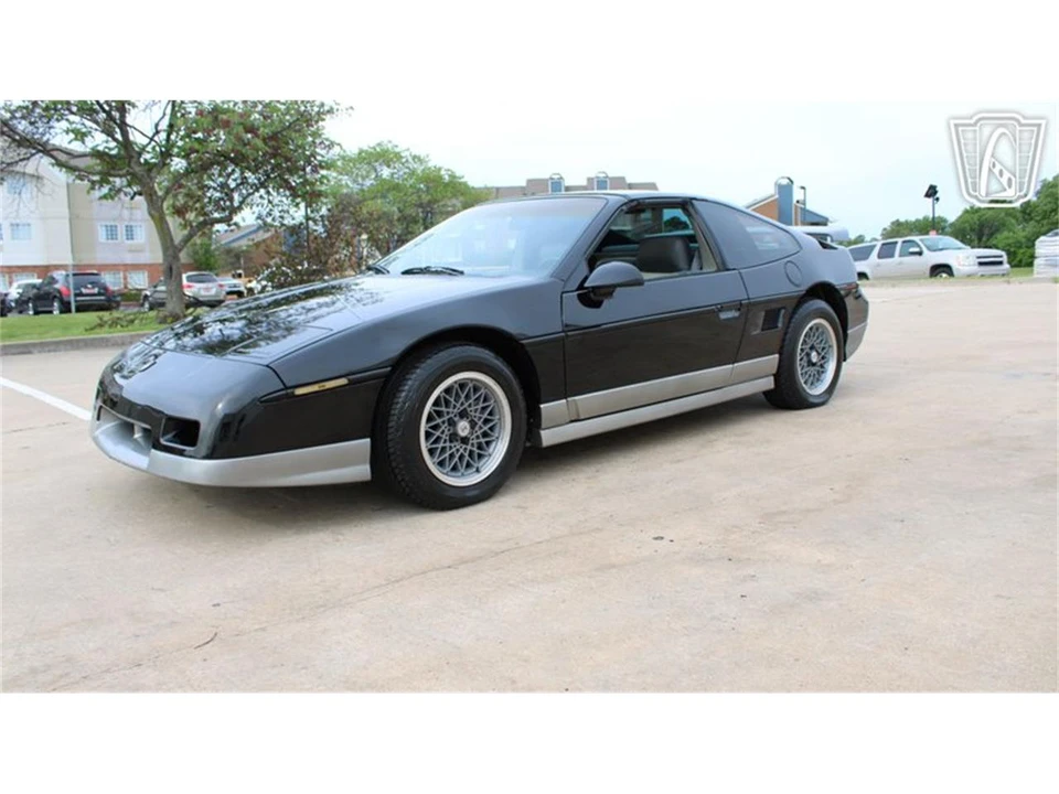 1987 Pontiac Fiero - Image 21 of 31