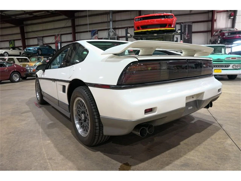 1987 Pontiac Fiero - Image 6 of 31