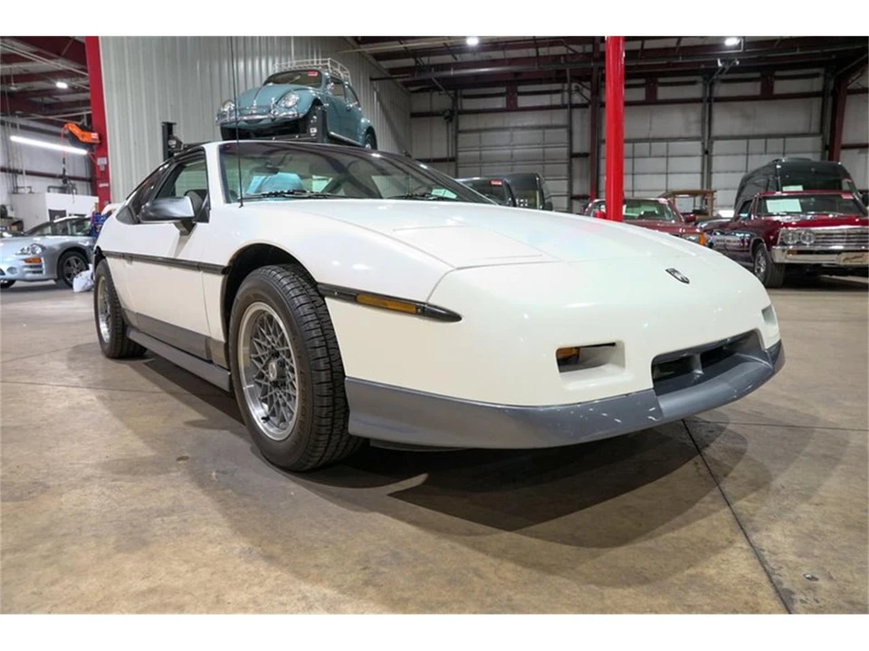 1987 Pontiac Fiero - Image 12 of 31