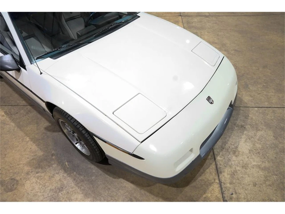 1987 Pontiac Fiero - Image 18 of 31