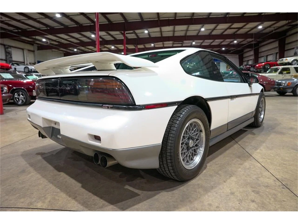 1987 Pontiac Fiero - Image 8 of 31