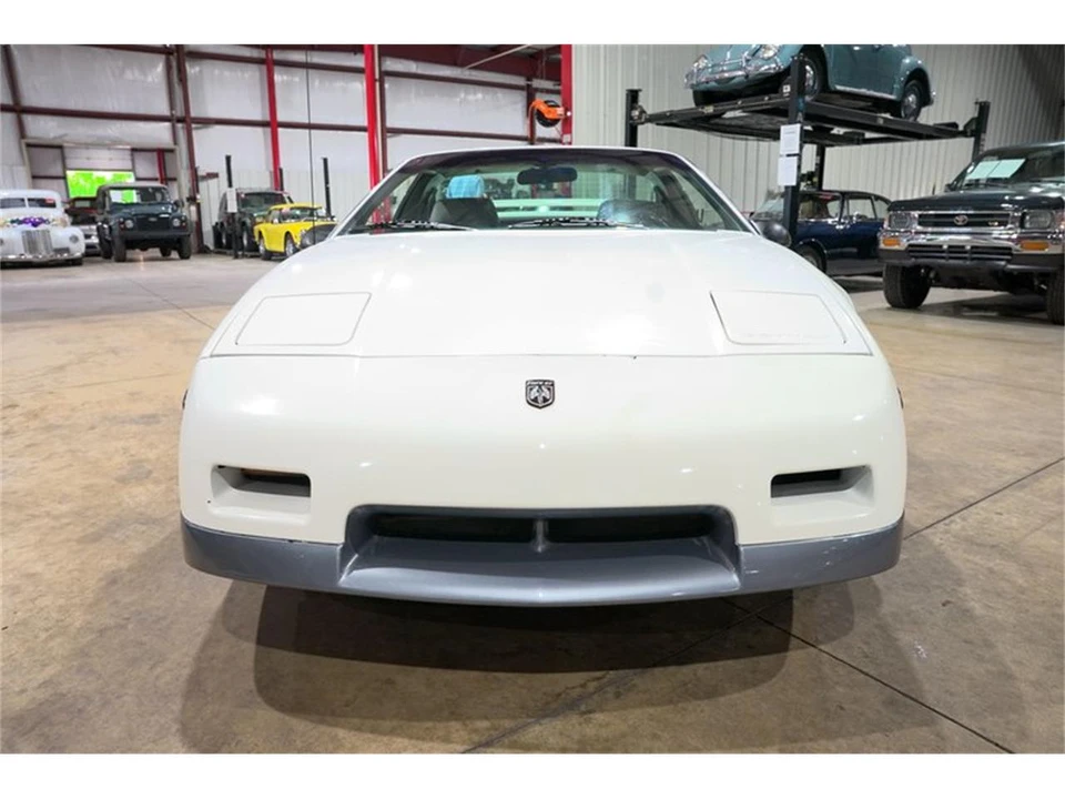 1987 Pontiac Fiero - Image 13 of 31