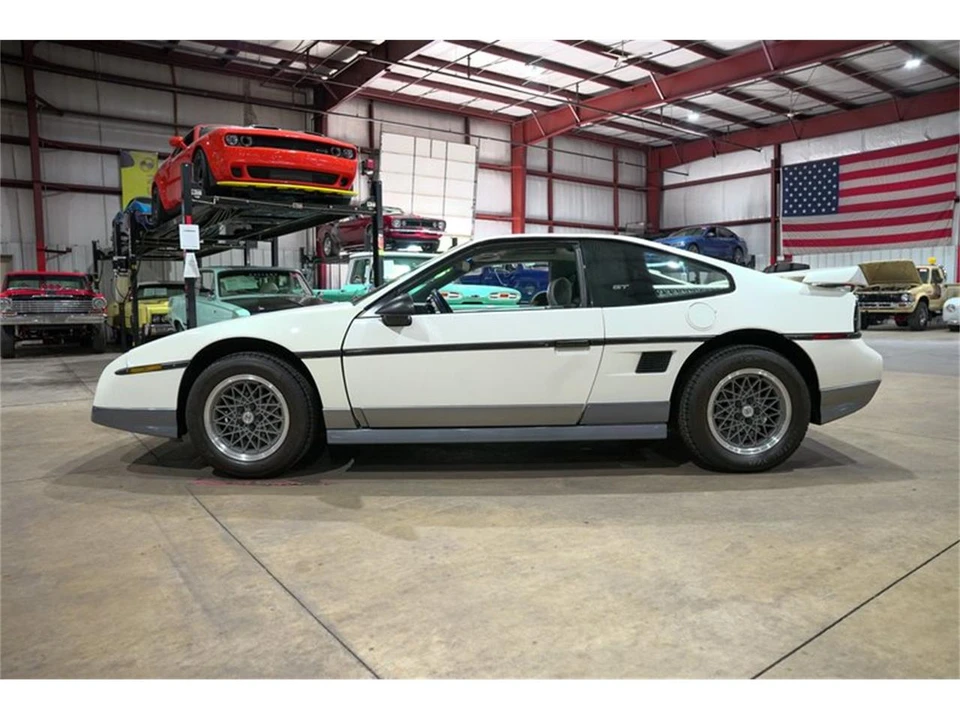 1987 Pontiac Fiero - Image 4 of 31