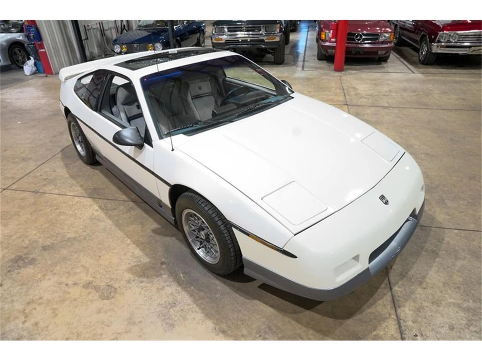 1987 Pontiac Fiero - Image 14 of 31
