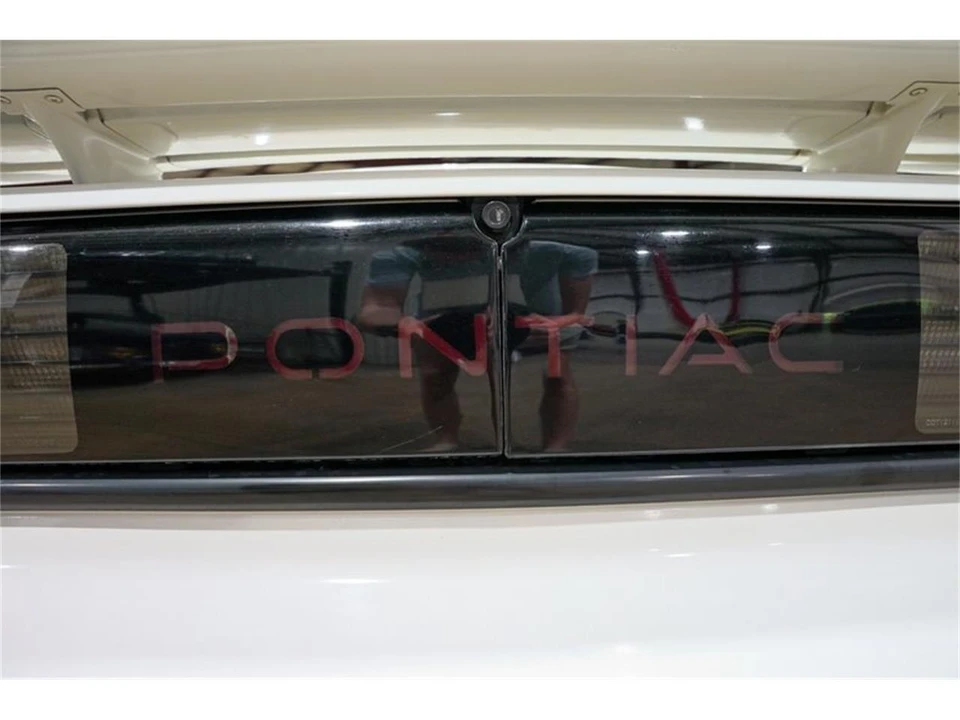 1987 Pontiac Fiero - Image 24 of 31