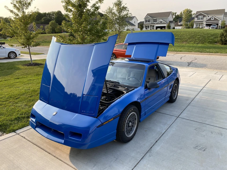 1987 Pontiac Fiero - Image 28 of 31