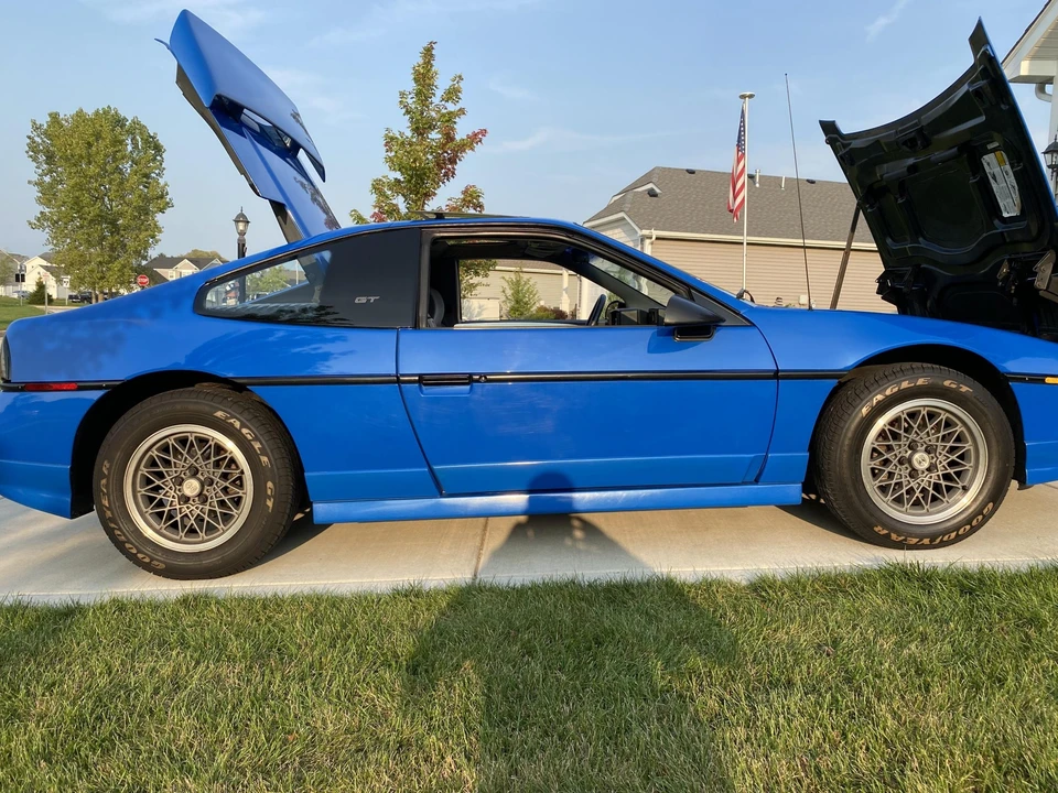 1987 Pontiac Fiero - Image 13 of 31