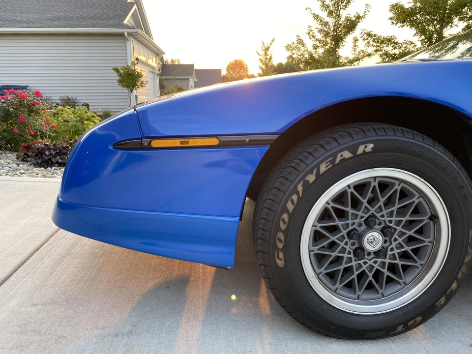1987 Pontiac Fiero - Image 31 of 31