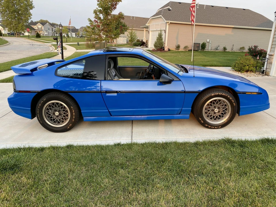 1987 Pontiac Fiero - Image 5 of 31