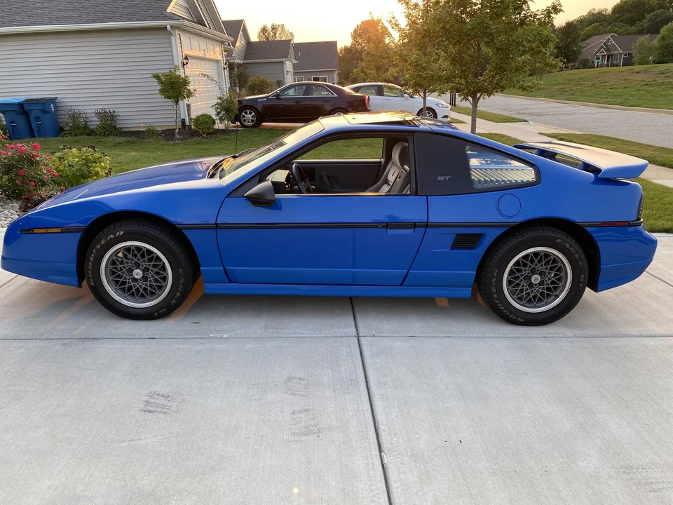1987 Pontiac Fiero - Image 3 of 31
