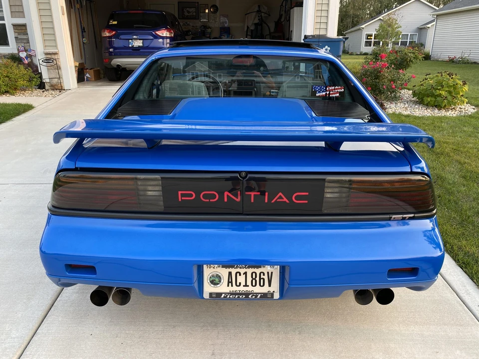 1987 Pontiac Fiero - Image 16 of 31