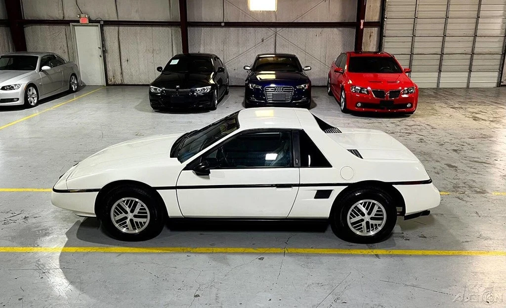 1987 Pontiac Fiero - Image 19 of 21