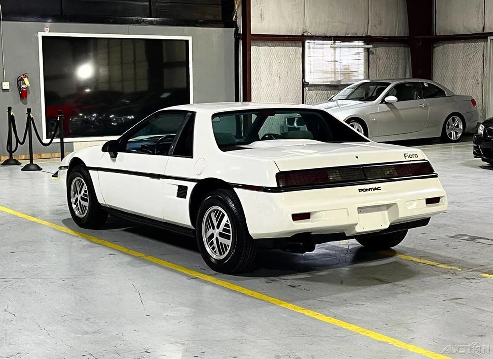 1987 Pontiac Fiero - Image 21 of 21