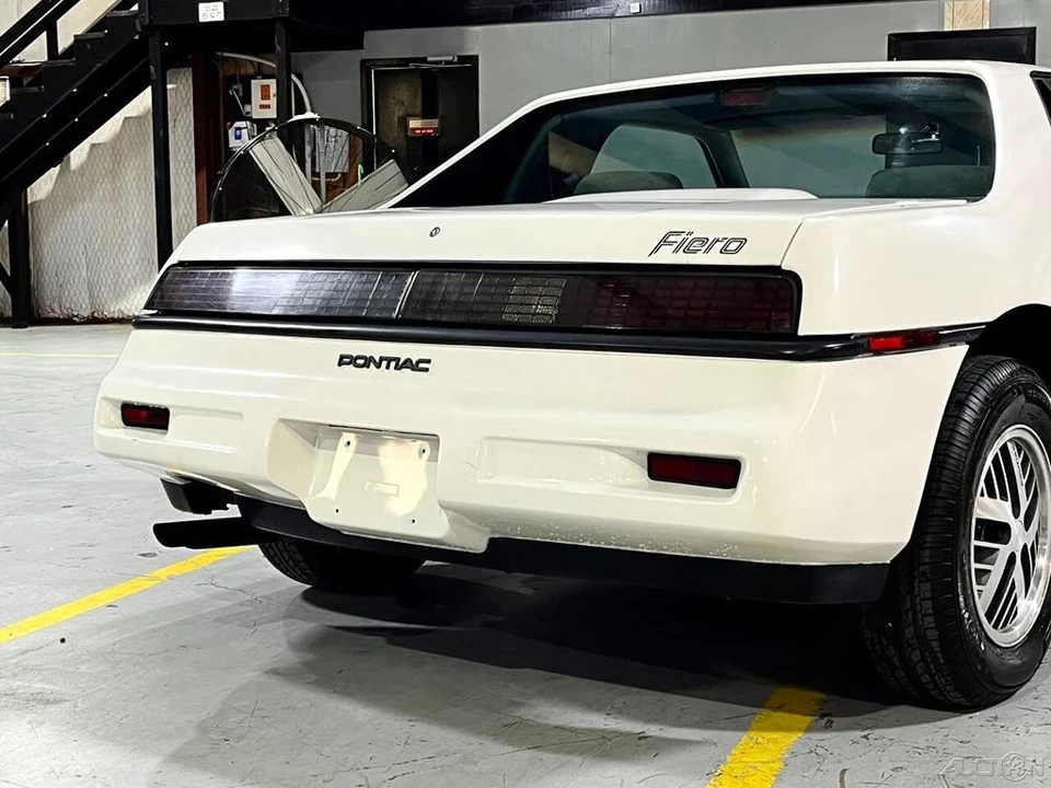 1987 Pontiac Fiero - Image 6 of 21