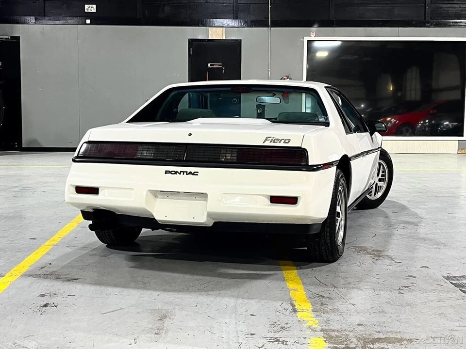 1987 Pontiac Fiero - Image 7 of 21