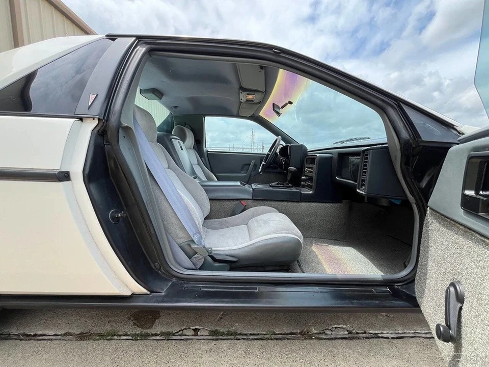 1987 Pontiac Fiero - Image 10 of 21