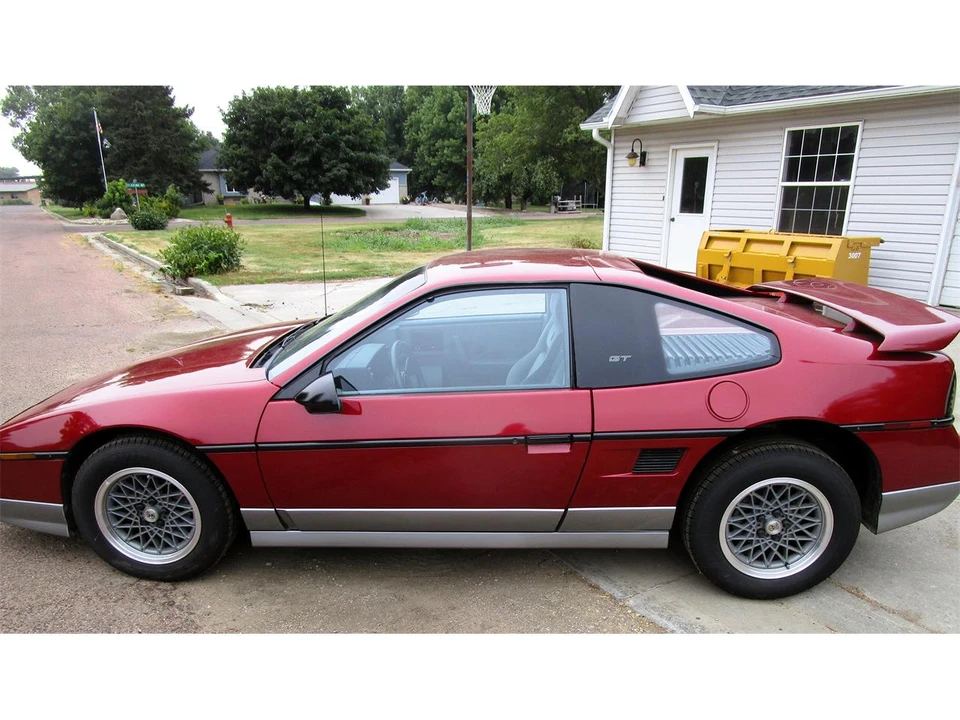 1987 Pontiac Fiero GT - Image 2 of 31