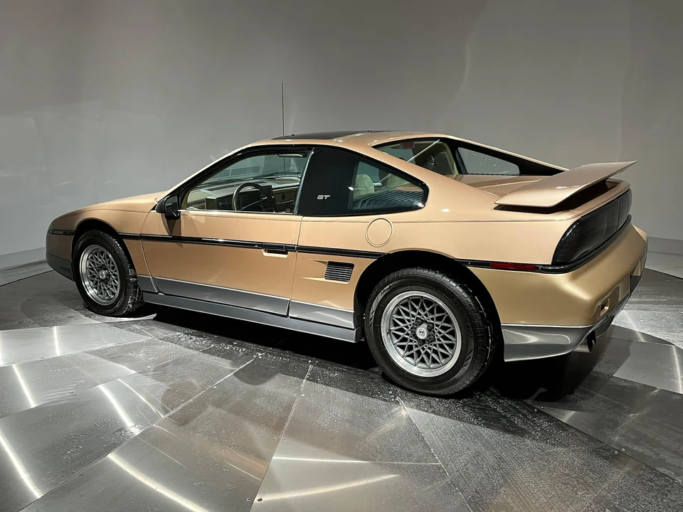 1987 Pontiac Fiero GT - Image 7 of 31