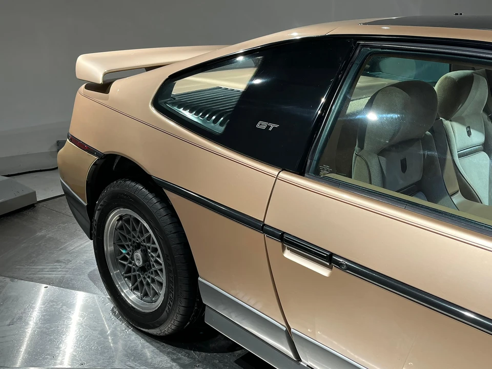 1987 Pontiac Fiero GT - Image 28 of 31