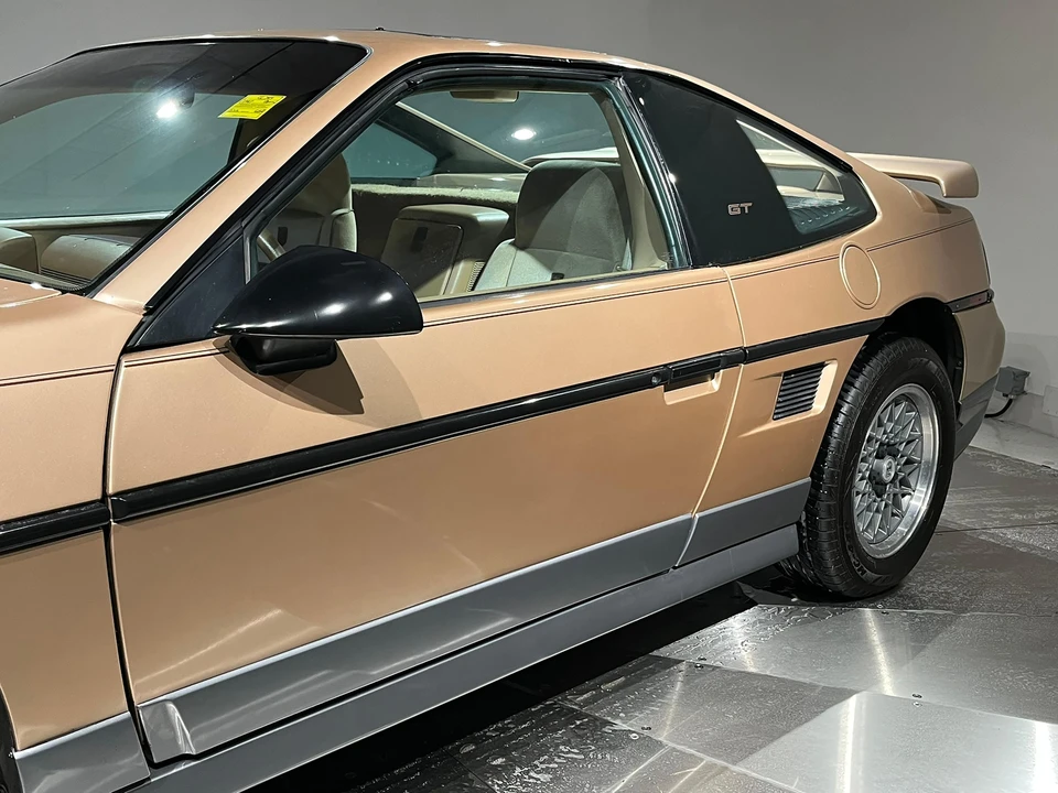 1987 Pontiac Fiero GT - Image 21 of 31