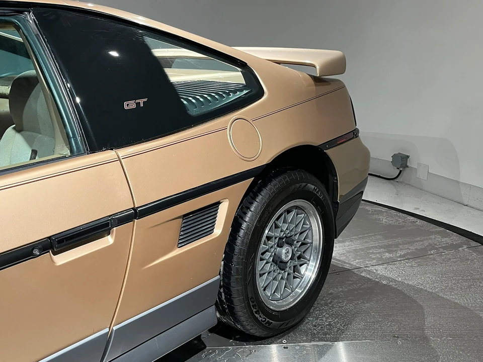 1987 Pontiac Fiero GT - Image 22 of 31