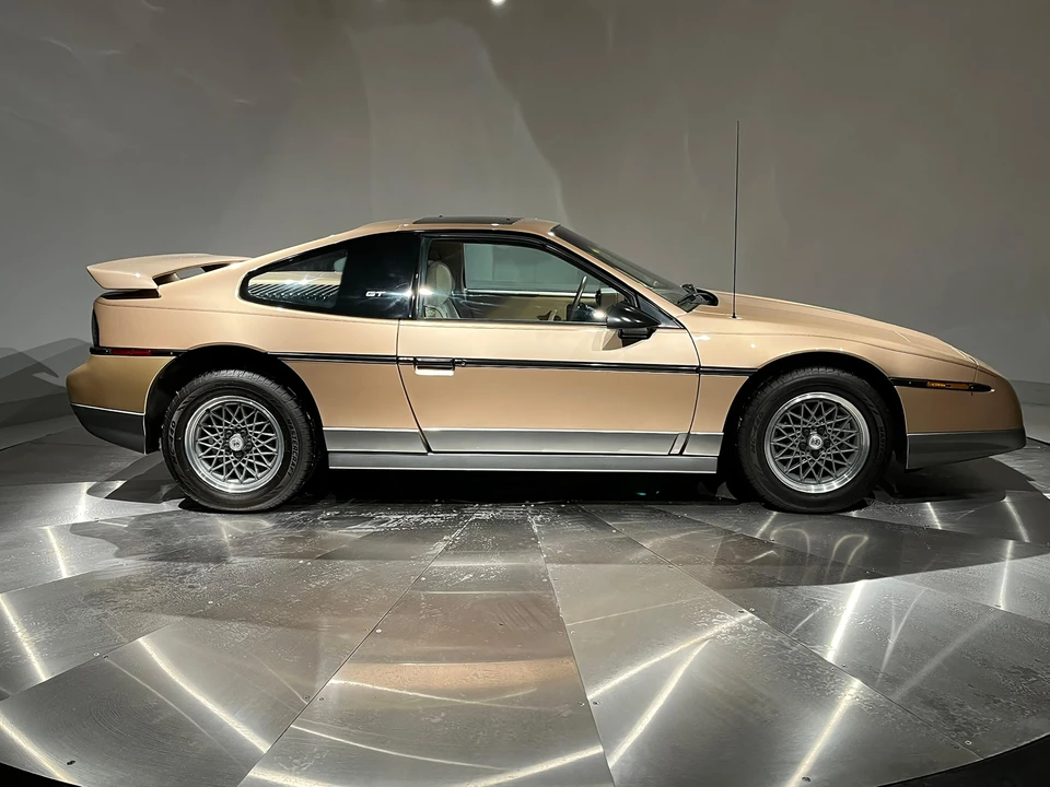 1987 Pontiac Fiero GT - Image 12 of 31