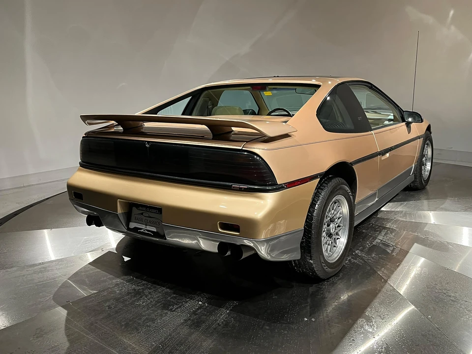 1987 Pontiac Fiero GT - Image 11 of 31