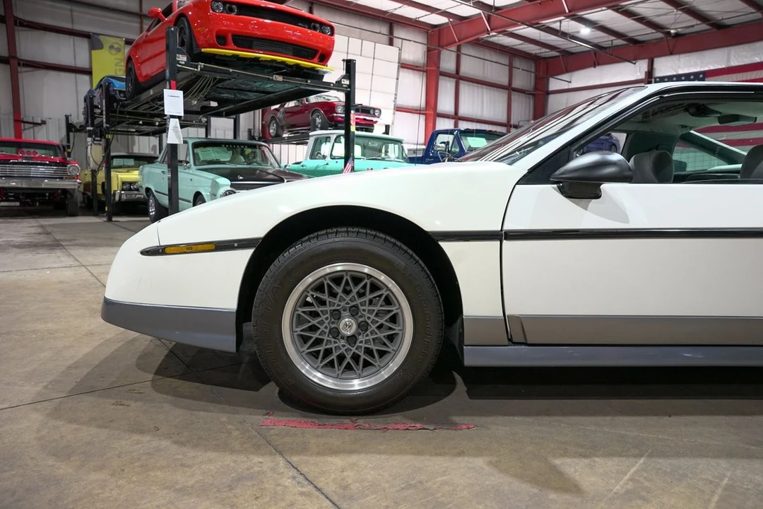 1987 Pontiac Fiero GT - Image 3 of 31