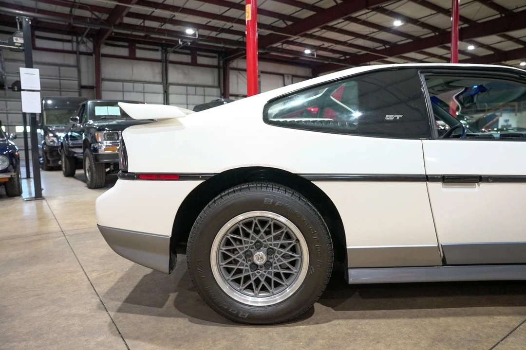 1987 Pontiac Fiero GT - Image 9 of 31